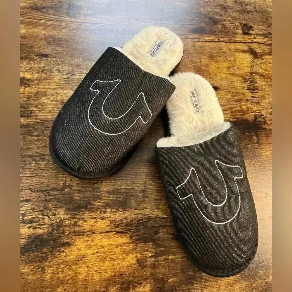 TRUE RELIGION | men’s logo slippers. Size: M 9-10